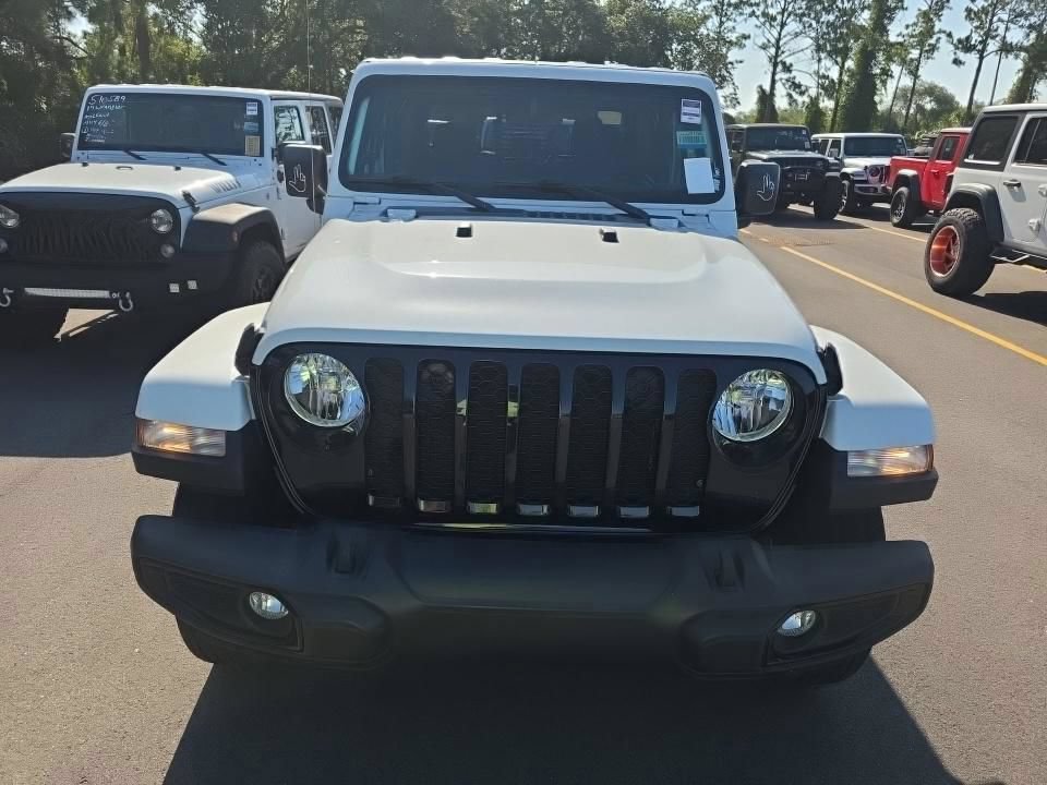 Used 2022 Jeep Gladiator Sport AWD/4WD image 2