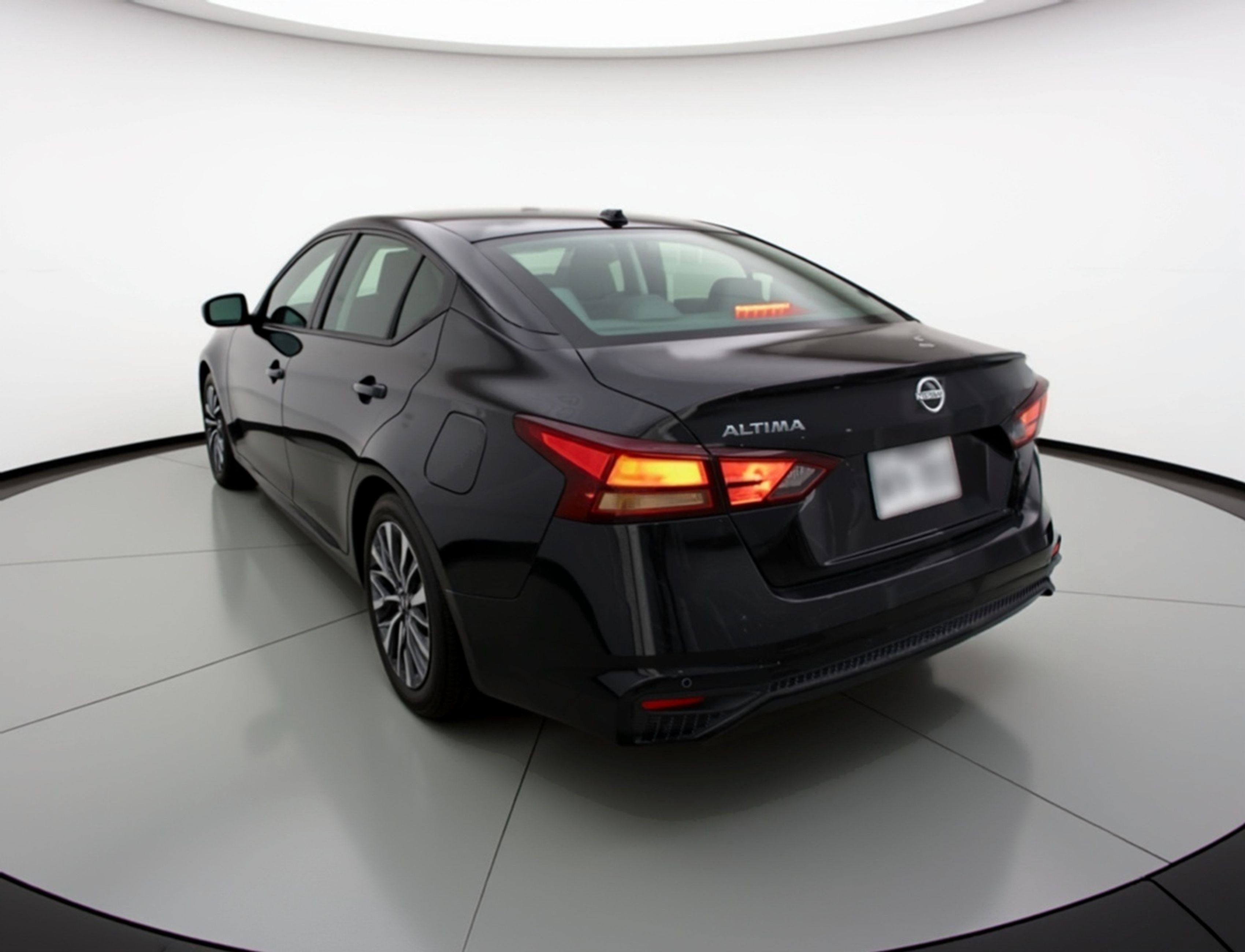 Used 2025 Nissan Altima 2.5 SV FWD image 6