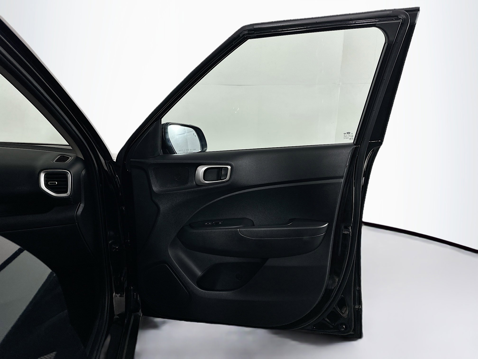 Used 2024 Hyundai Venue SEL image 31