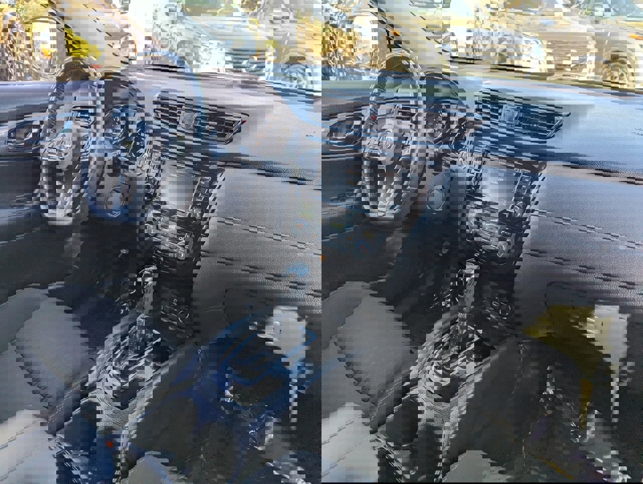 Used 2018 Nissan Rogue SV image 13