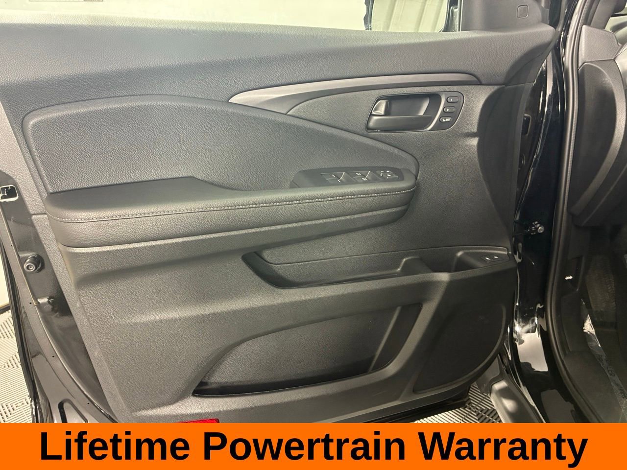 Used 2025 Honda Passport EX-L image 10