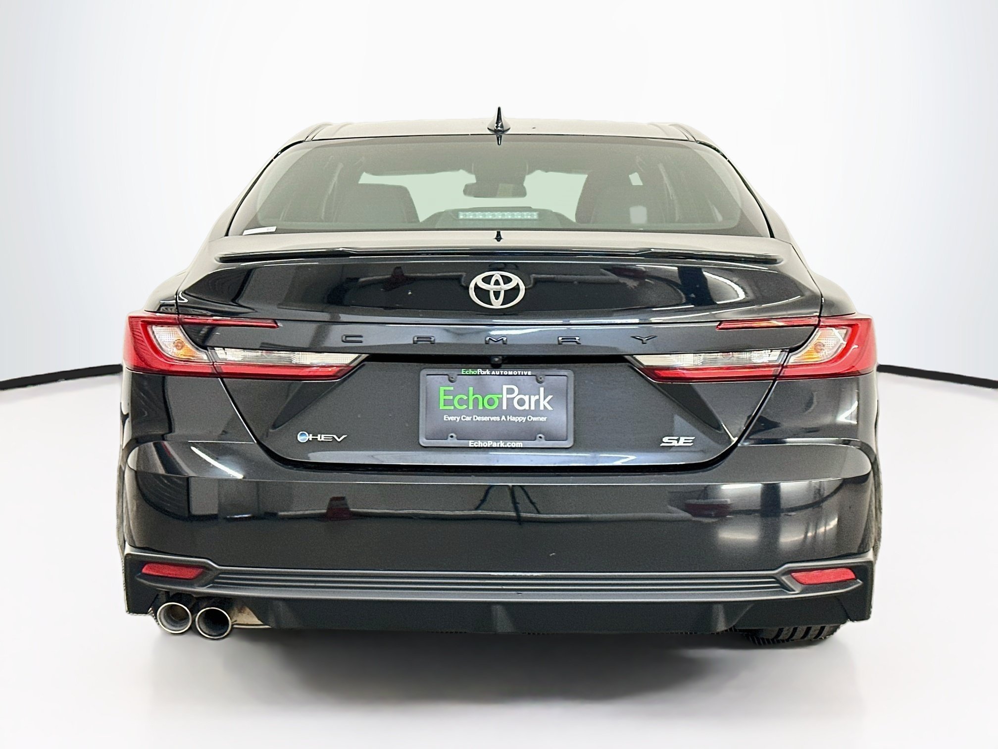 Used 2025 Toyota Camry SE FWD image 7