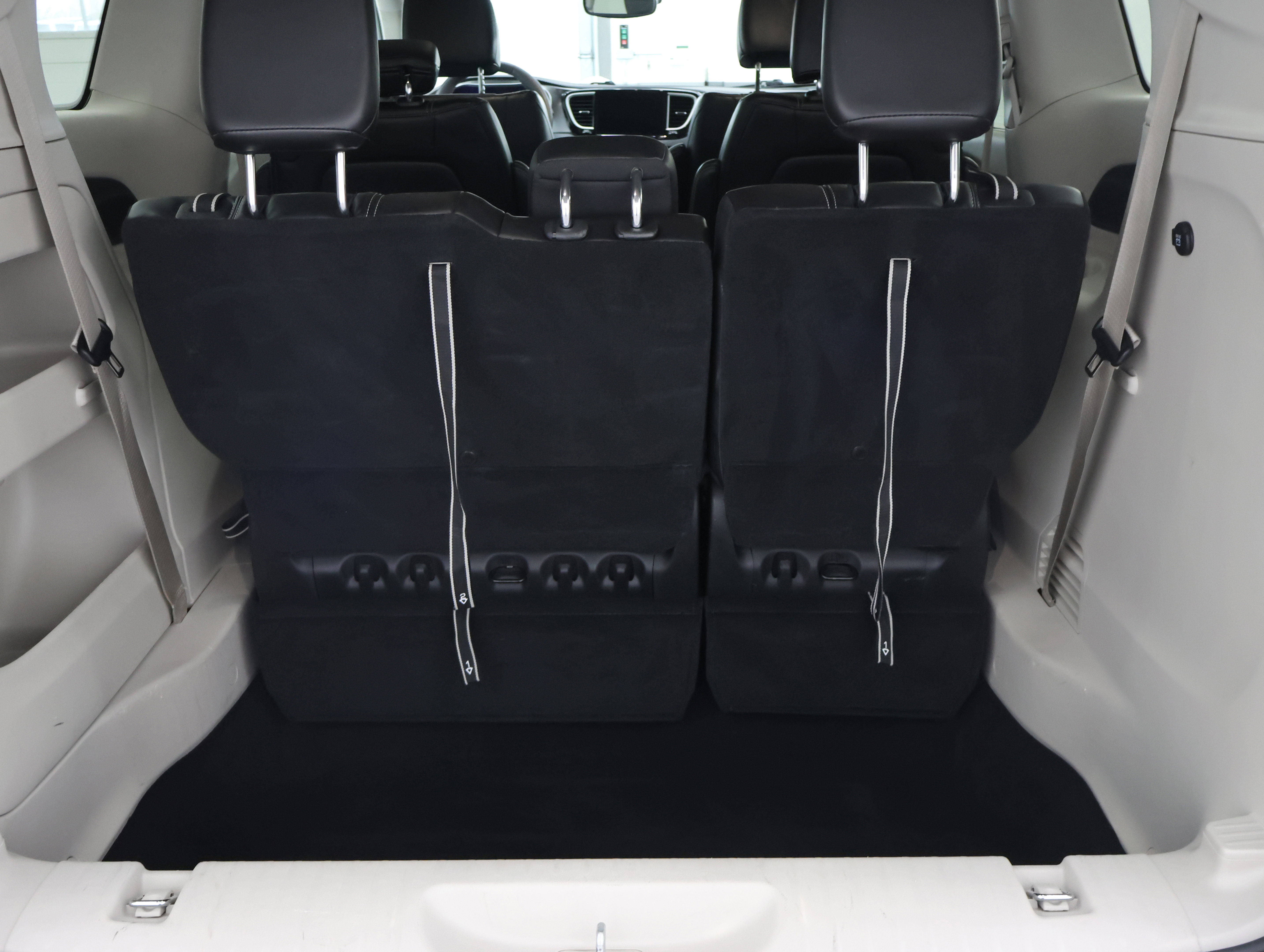 Used 2024 Chrysler Pacifica Touring-L FWD image 26