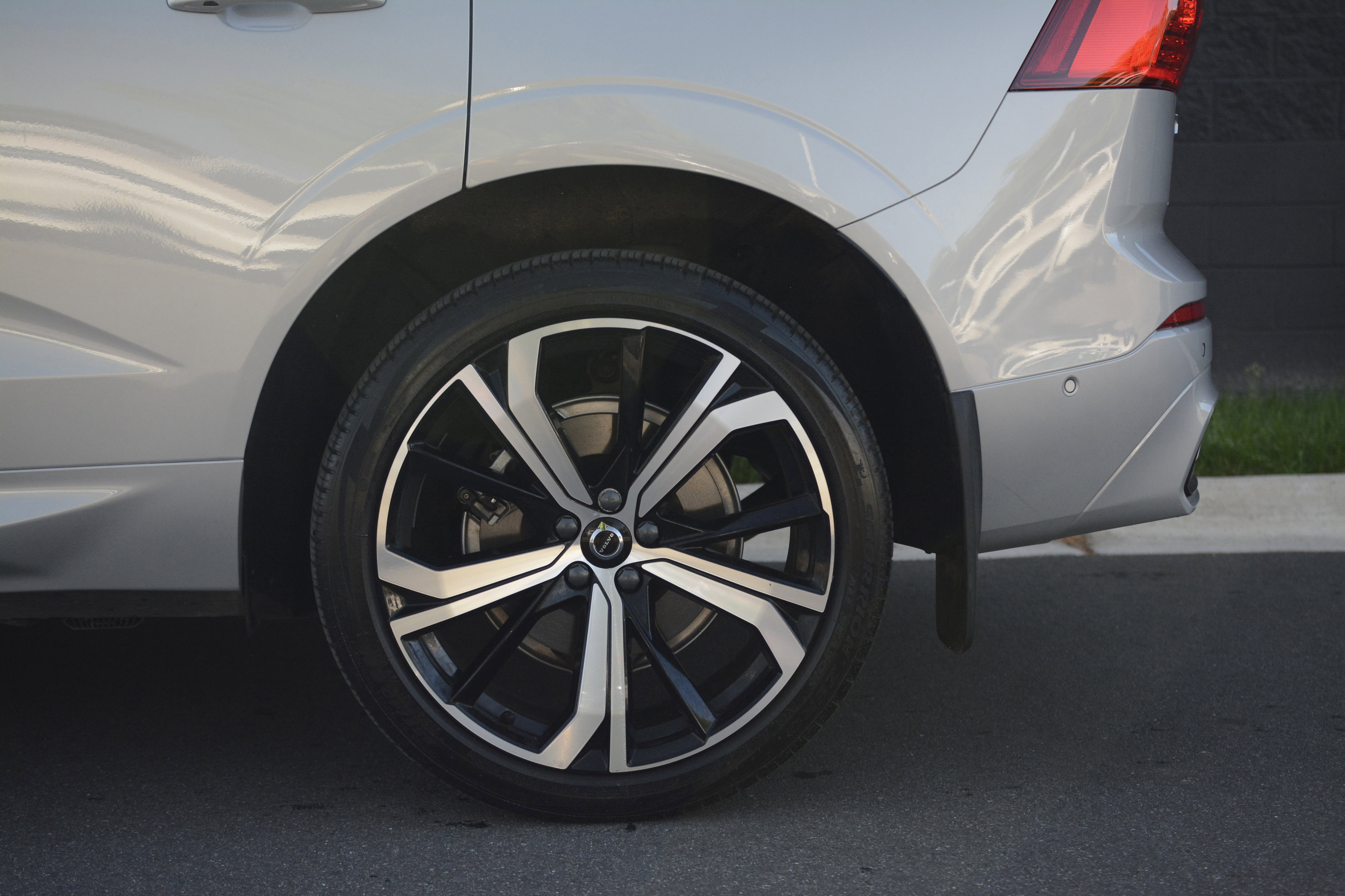 Used 2023 Volvo XC60 T8 Ultimate image 37