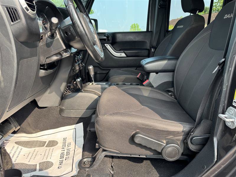 Used 2017 Jeep Wrangler Unlimited Sahara w/ Connectivity Group image 28