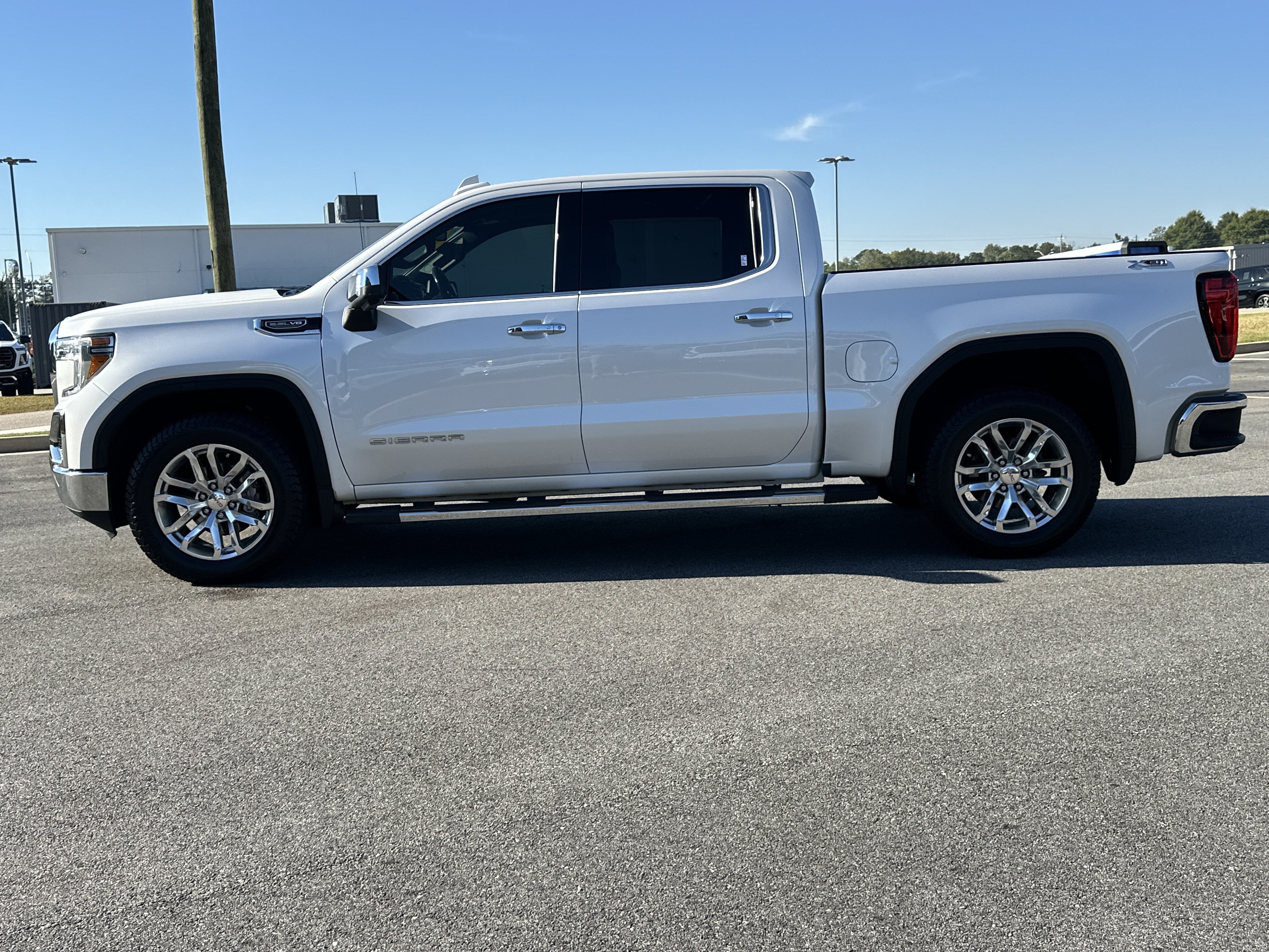 Used 2021 GMC Sierra 1500 SLT w/ SLT Premium Package AWD/4WD image 9