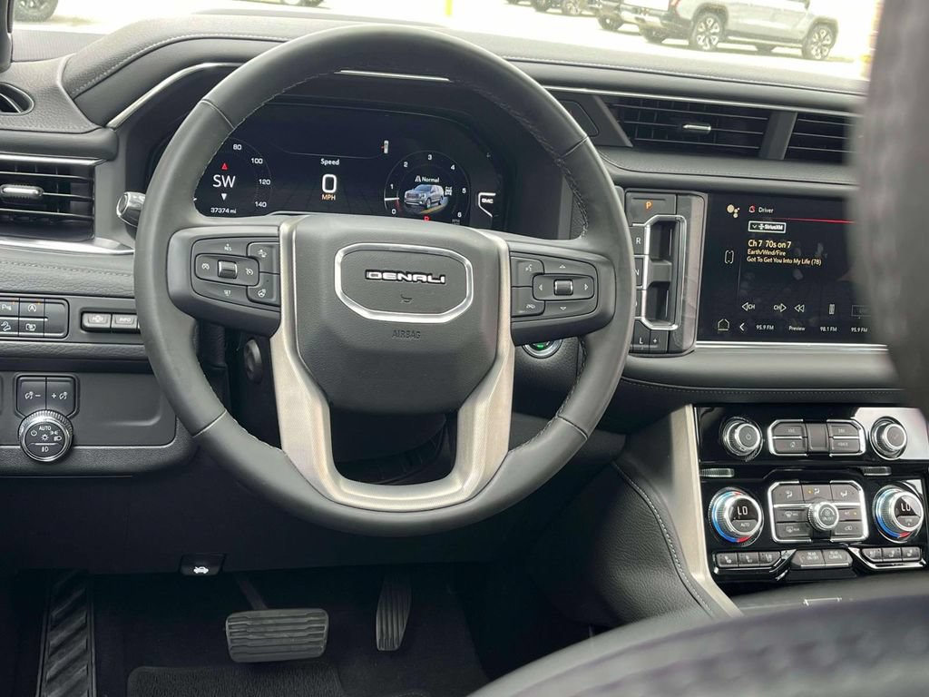 Used 2023 GMC Yukon XL Denali AWD/4WD image 12