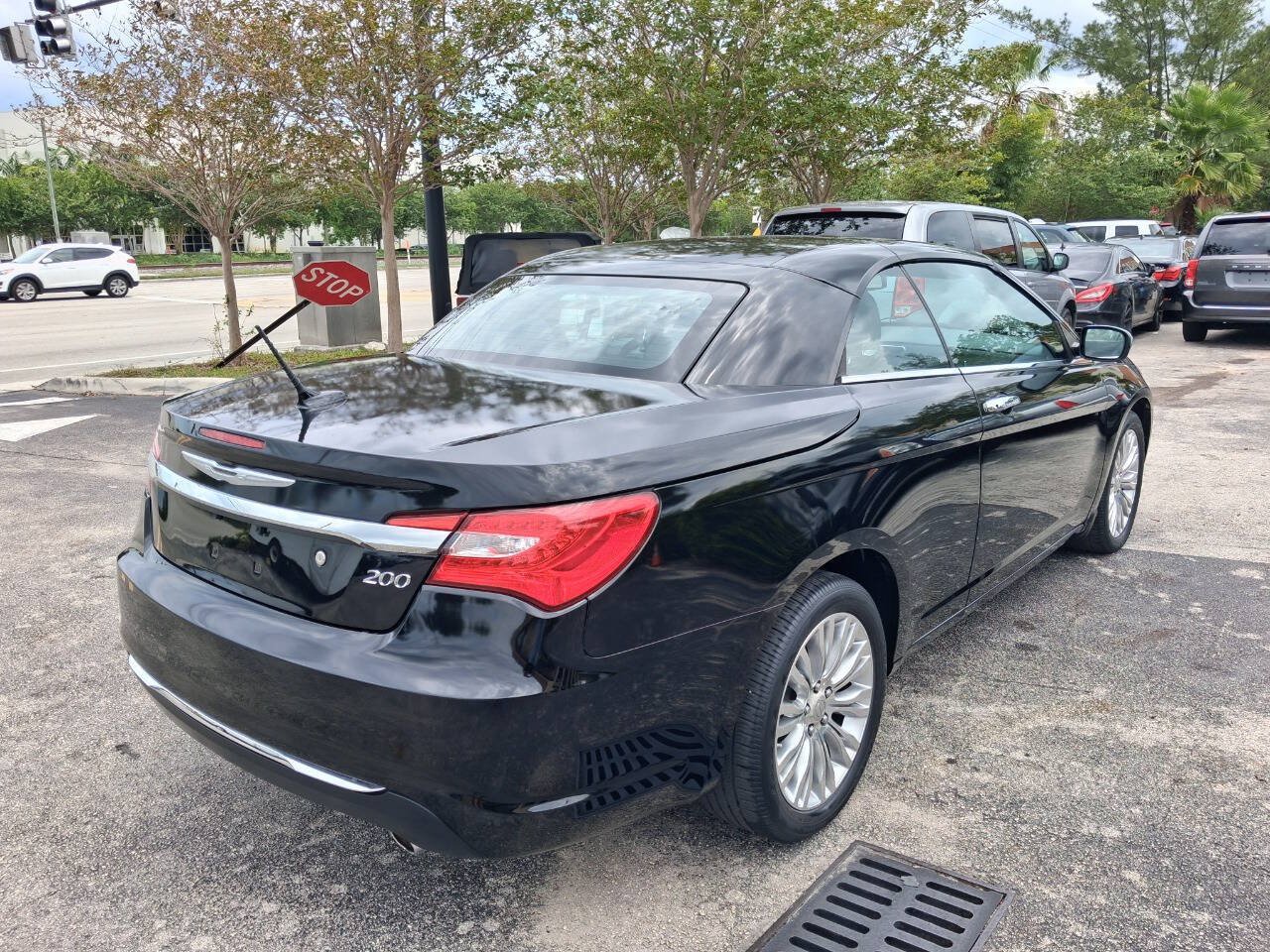 Used 2013 Chrysler 200 Limited FWD image 6