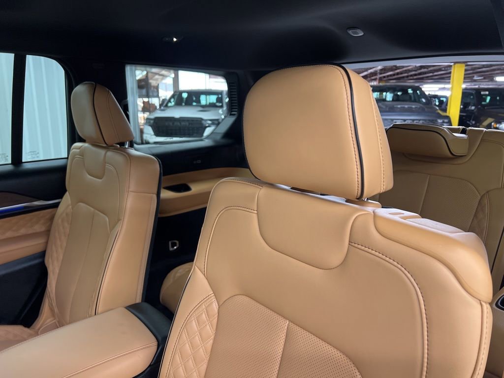 Used 2024 Jeep Grand Cherokee L Summit w/ High Altitude Package image 11