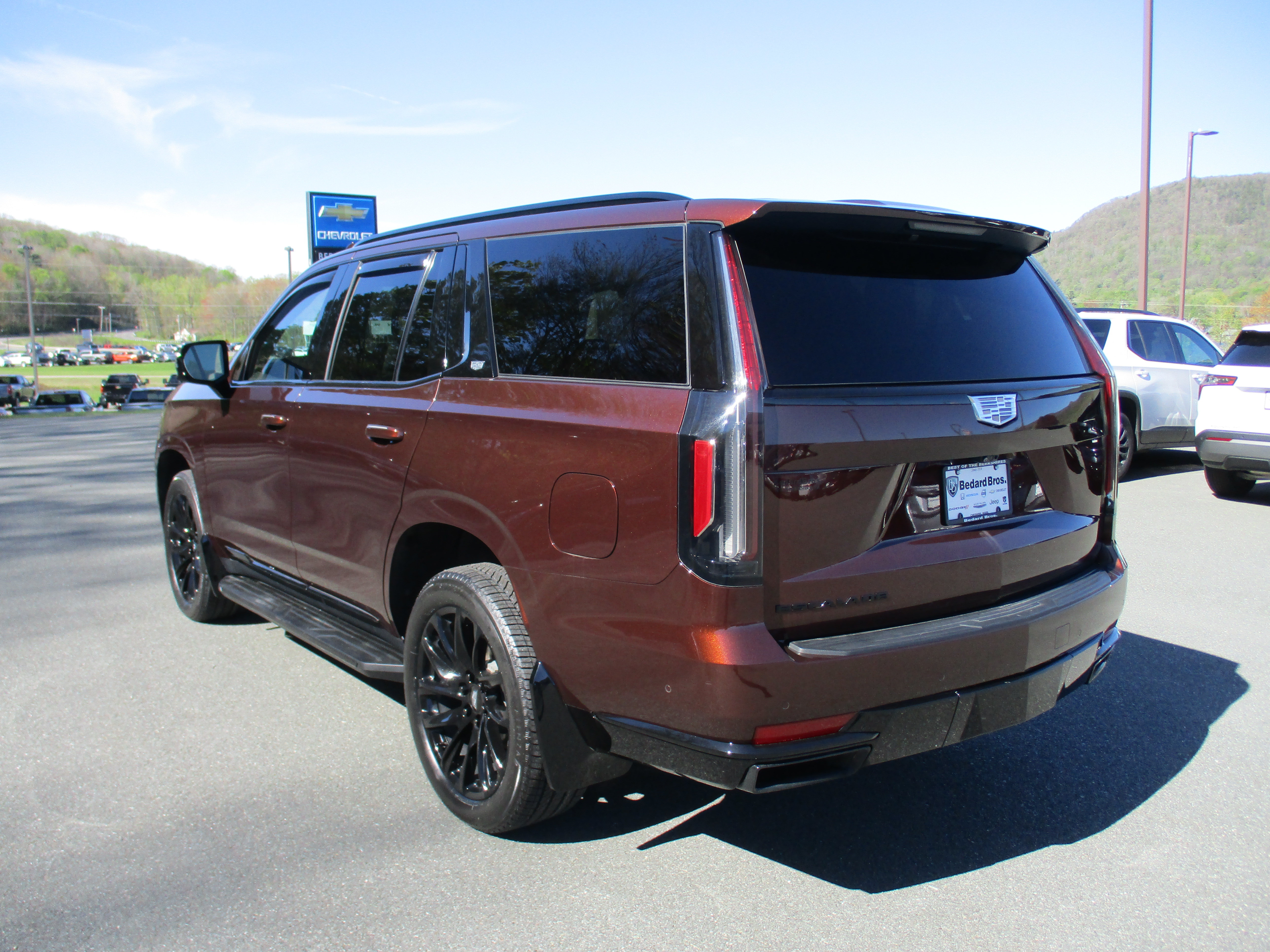 Used 2023 Cadillac Escalade Sport w/ LPO, ONYX Package AWD/4WD image 7
