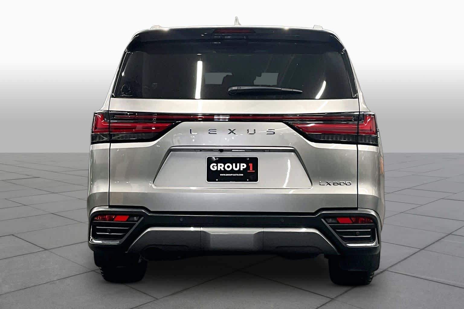 Used 2022 Lexus LX 600 4WD w/ Luxury Package image 4