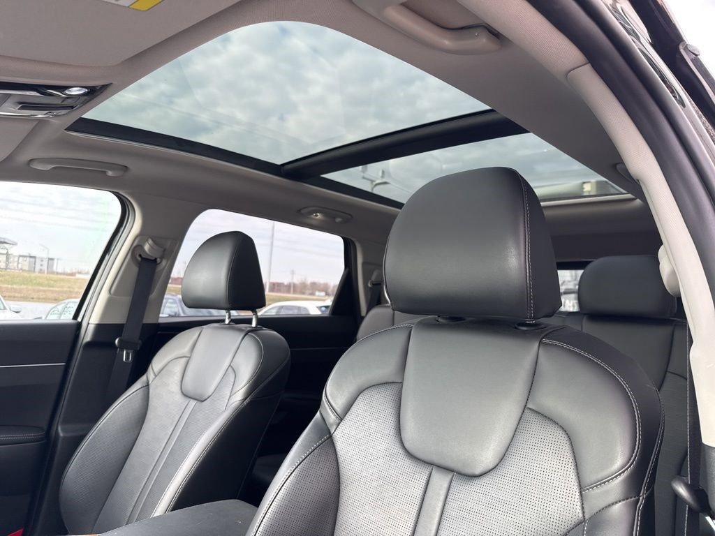 Used 2024 Kia Sorento S w/ Panoramic Sunroof Package image 9