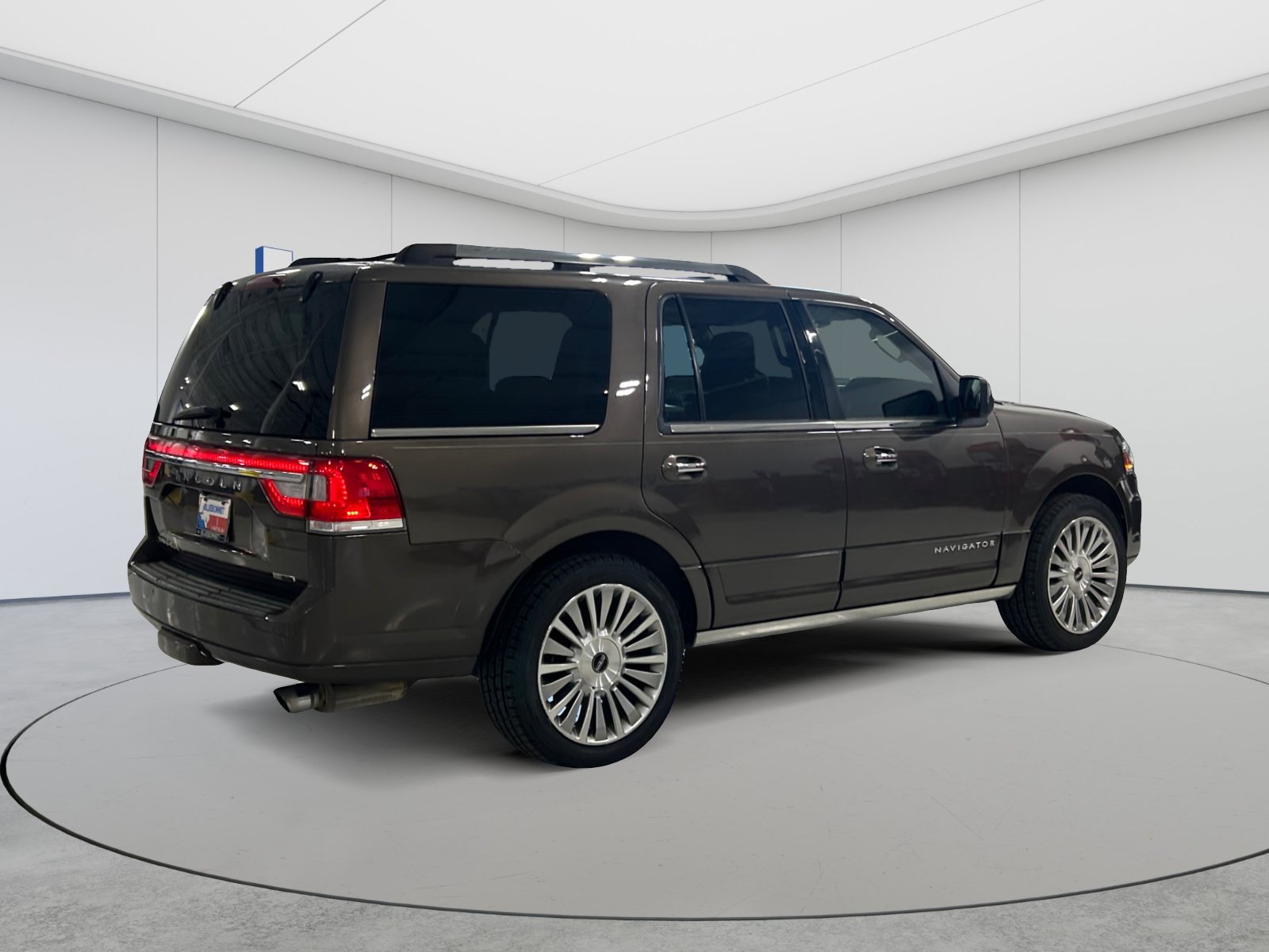 Used 2015 Lincoln Navigator 2WD w/ Equipment Group 101A Reserve image 5