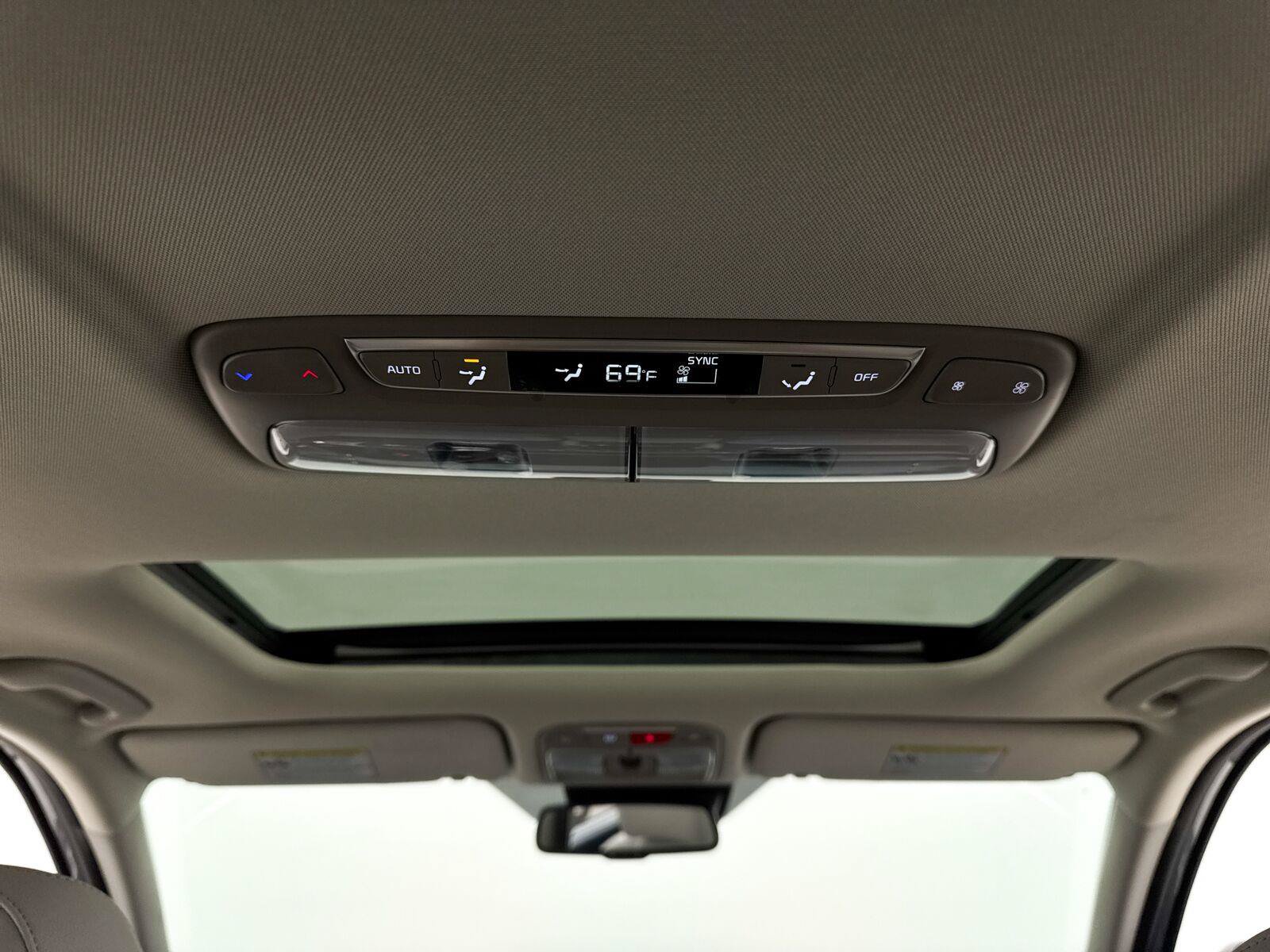 Used 2024 Kia Telluride EX w/ EX Captain's Chair Package FWD image 34