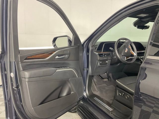 Certified 2024 Cadillac Escalade Premium Luxury image 23