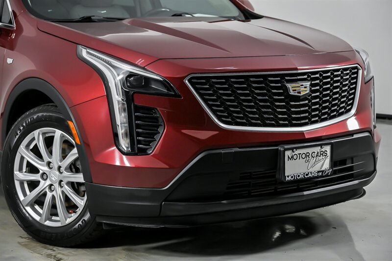 Used 2019 Cadillac XT4 Luxury w/ Cold Weather Package AWD/4WD image 2