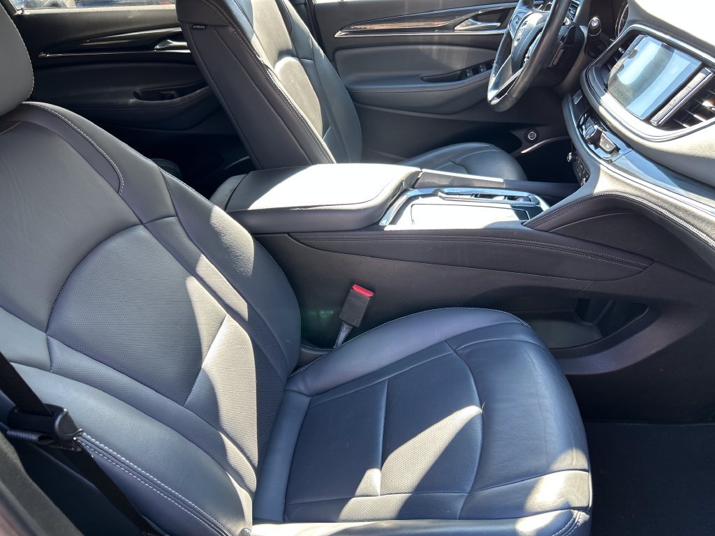 Used 2023 Buick Enclave Essence AWD/4WD image 14