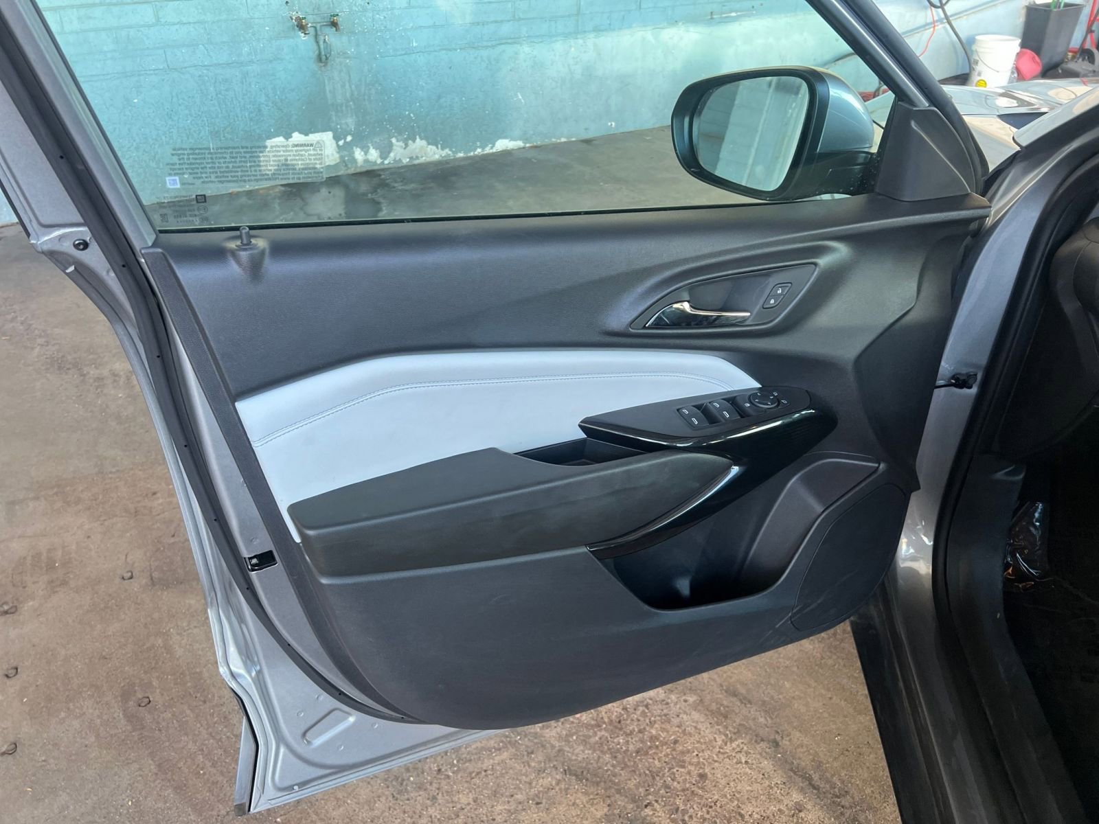 Used 2025 Chevrolet Trax LT FWD image 18