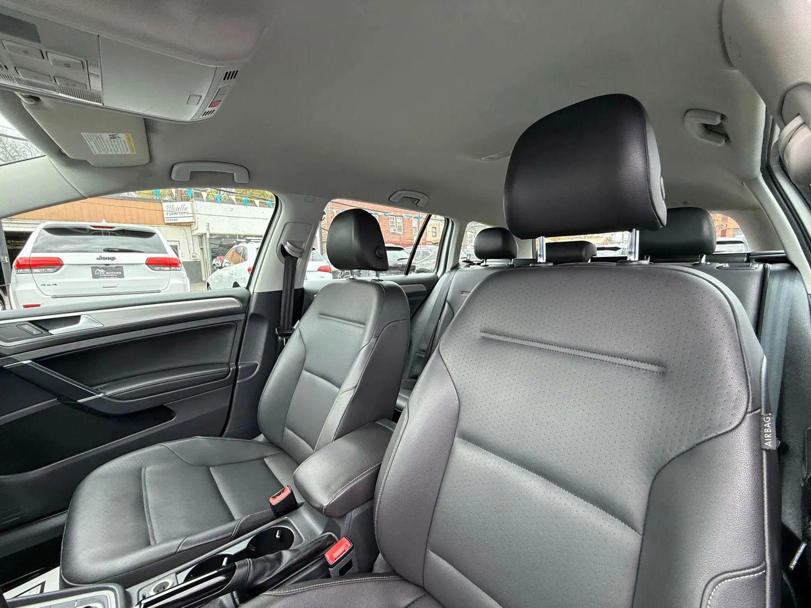 Used 2015 Volkswagen Golf S image 21