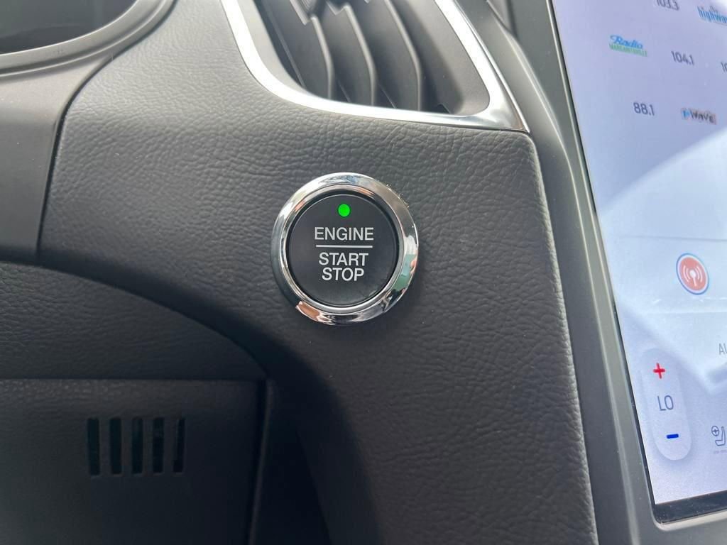 Used 2024 Ford Edge Titanium image 21