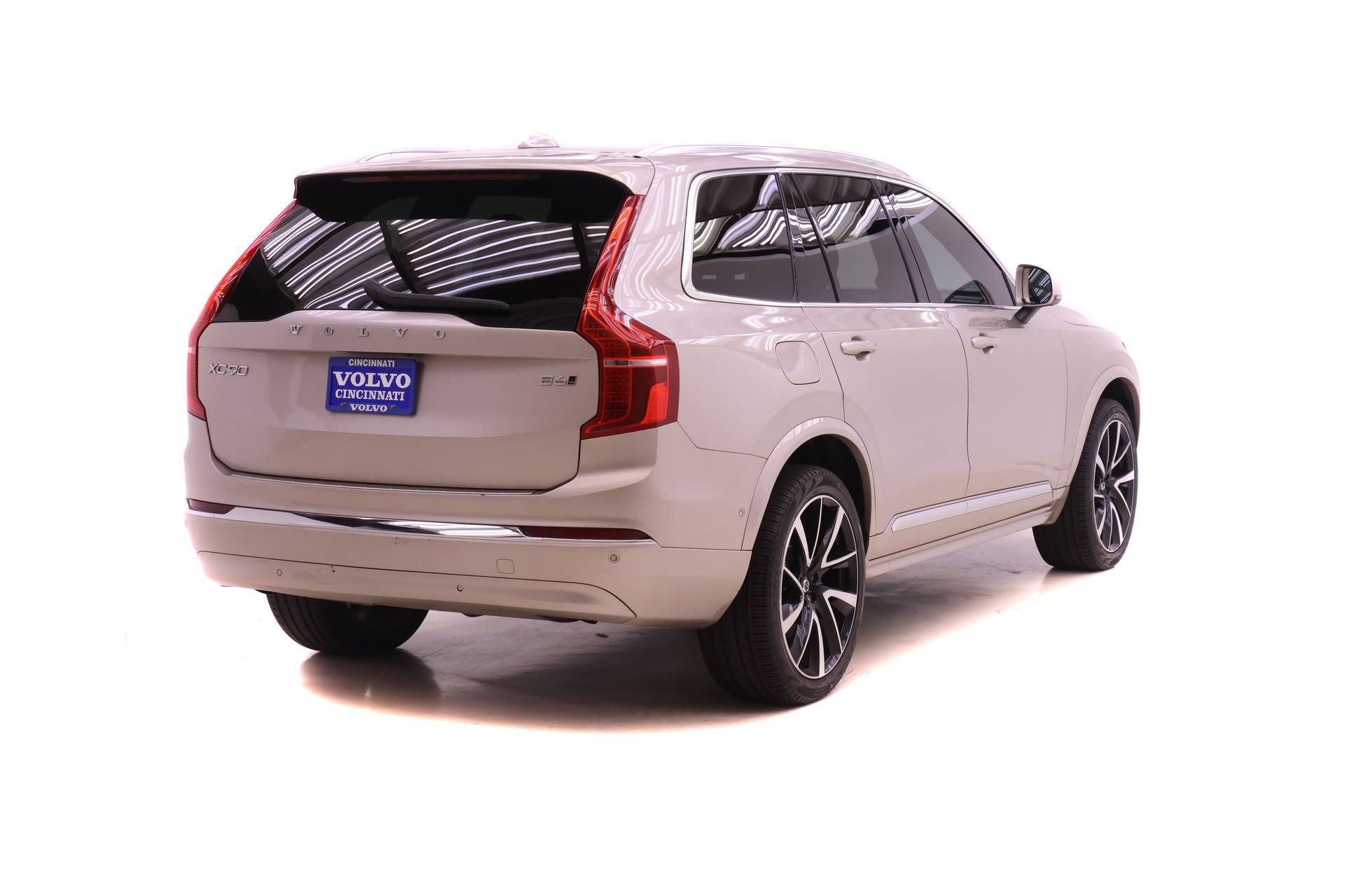 Certified 2023 Volvo XC90 B6 Plus w/ Protection Package Premier AWD/4WD image 4