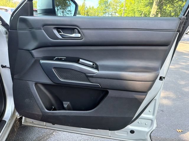 Used 2023 Nissan Pathfinder SL w/ Black Appearance Package FWD image 14