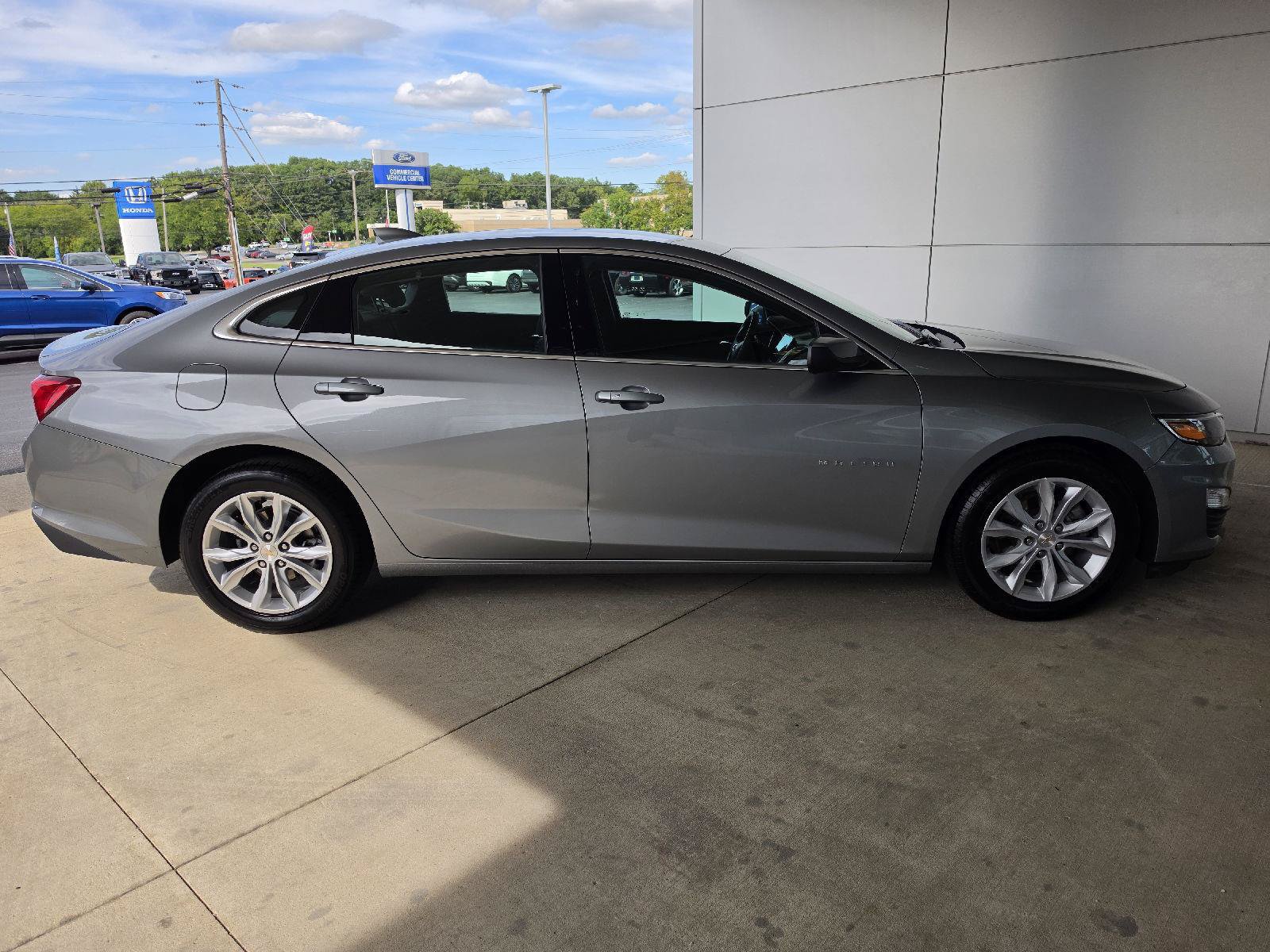 Used 2025 Chevrolet Malibu LT FWD image 4