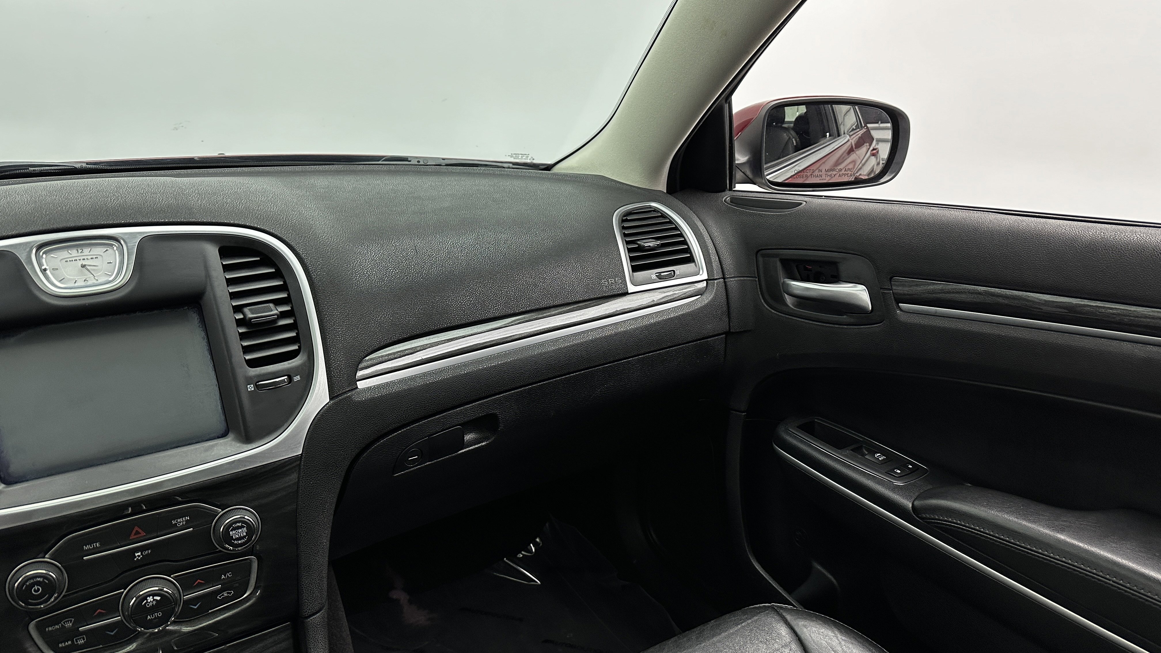 Used 2018 Chrysler 300 Touring L image 27