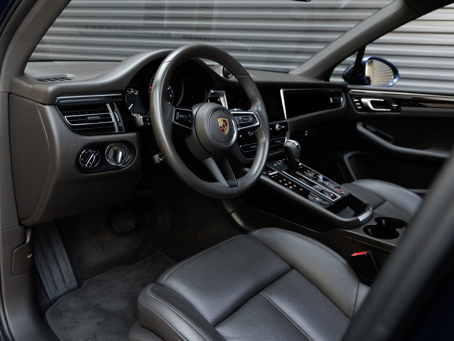 Certified 2022 Porsche Macan AWD/4WD image 4