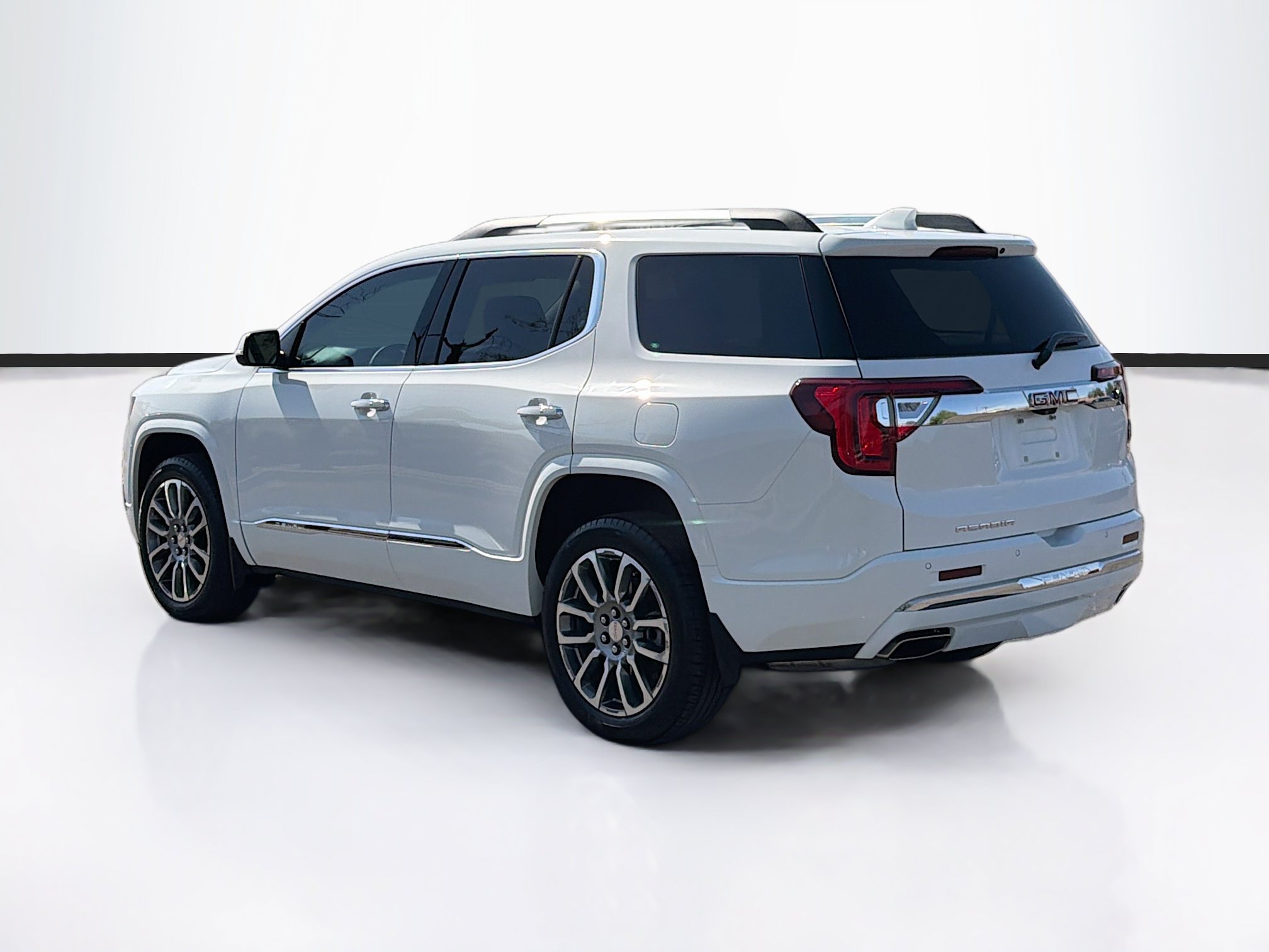 Used 2023 GMC Acadia Denali w/ Denali Technology Package FWD image 7