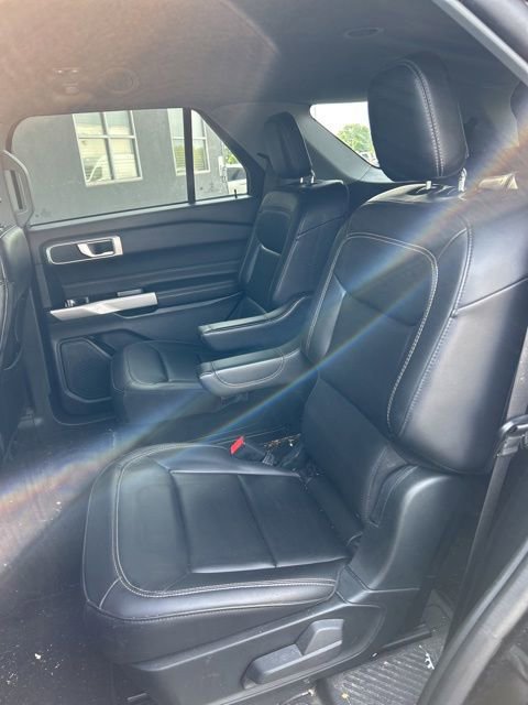 Used 2023 Ford Explorer XLT w/ Equipment Group 202A AWD/4WD image 13
