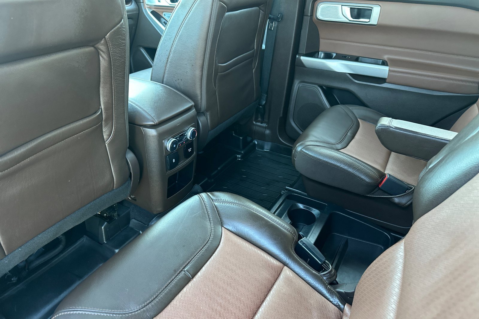 Used 2021 Ford Explorer King Ranch w/ Premium Technology Package image 11