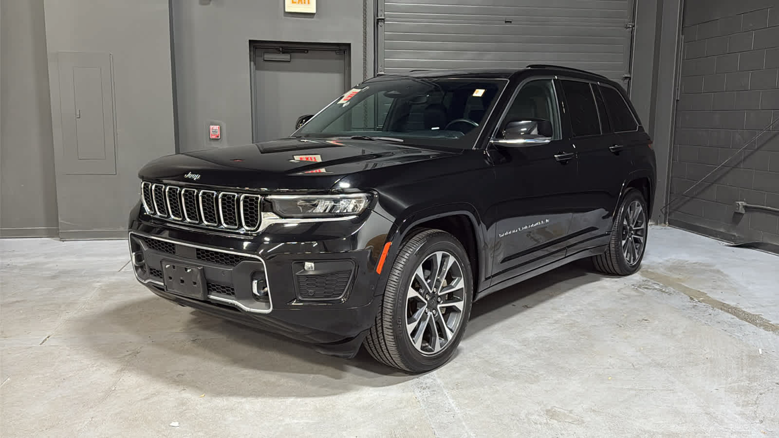 Used 2022 Jeep Grand Cherokee Overland AWD/4WD image 3