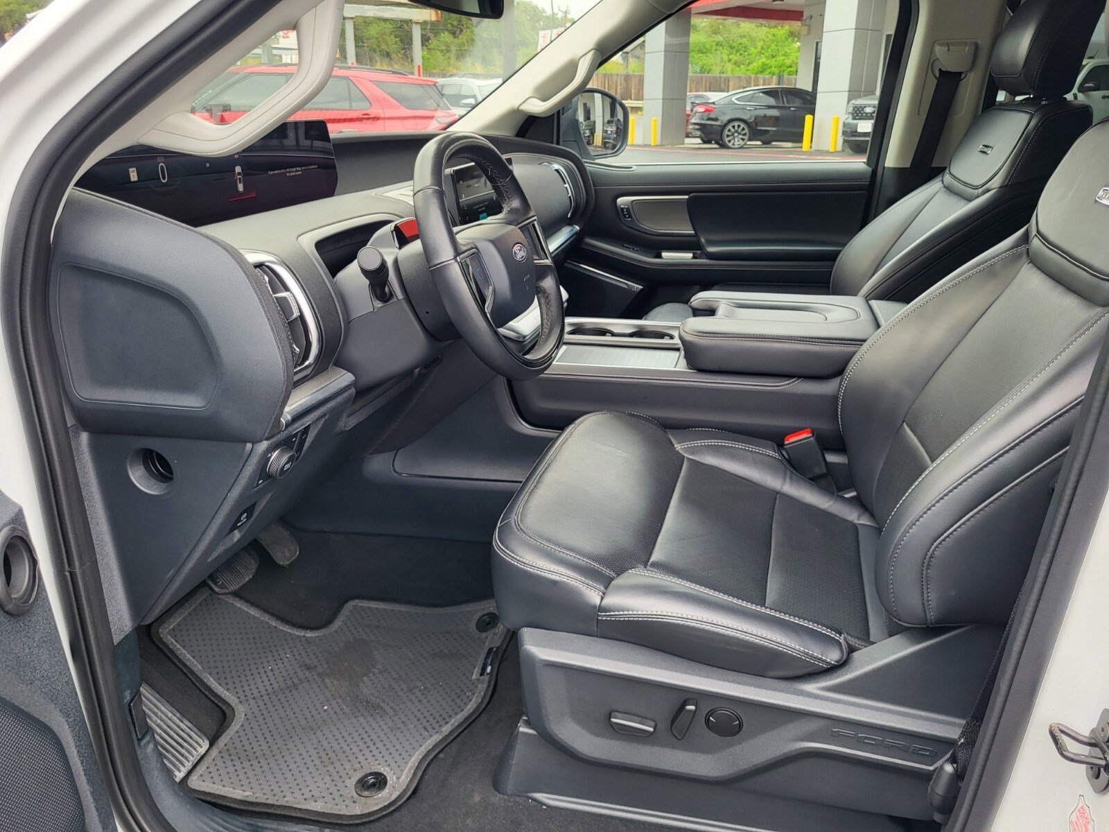 Certified 2025 Ford Expedition Platinum image 19