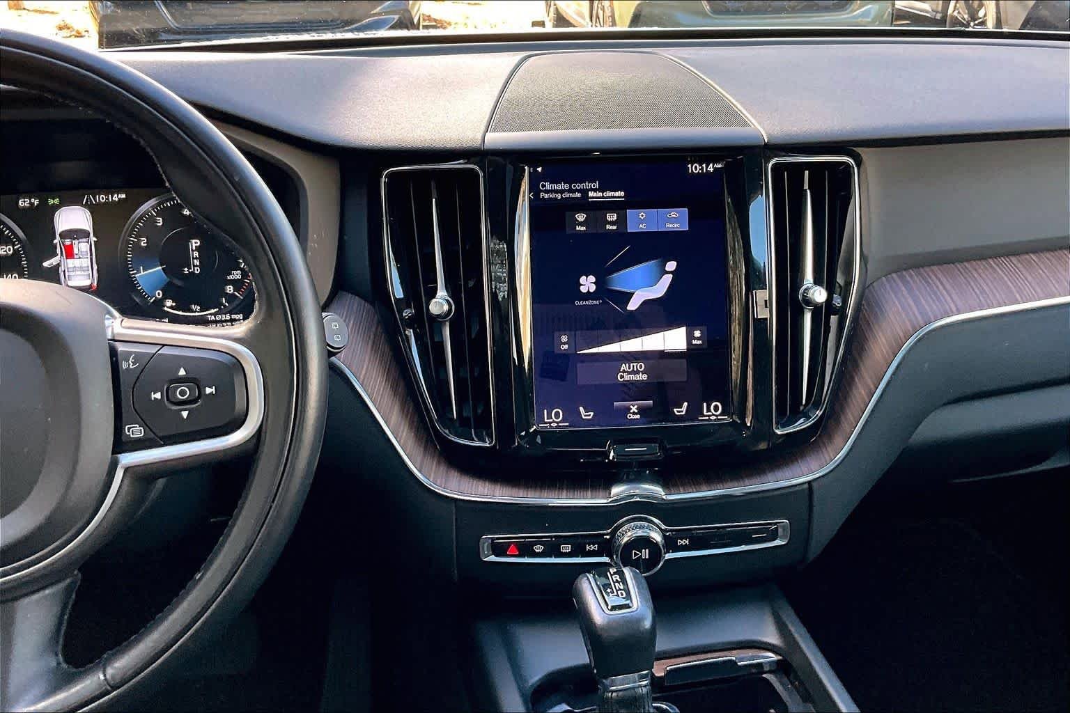 Used 2021 Volvo XC60 T5 Momentum w/ Premium Package AWD/4WD image 7