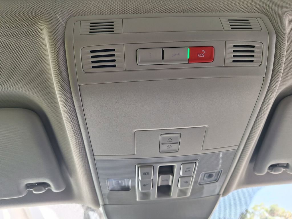 New 2026 Volkswagen Taos SE image 18