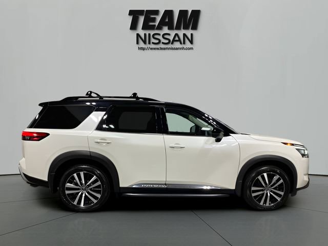 Used 2024 Nissan Pathfinder Platinum AWD/4WD image 9