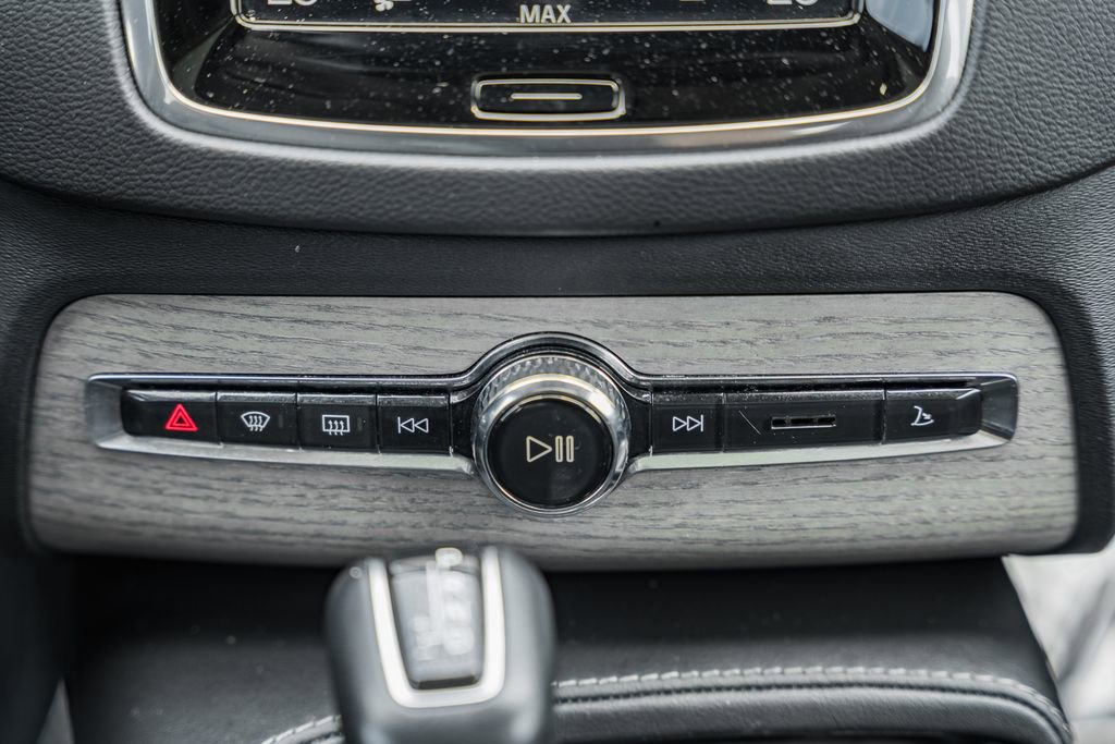 Used 2022 Volvo XC90 T6 Inscription w/ Climate Package image 21