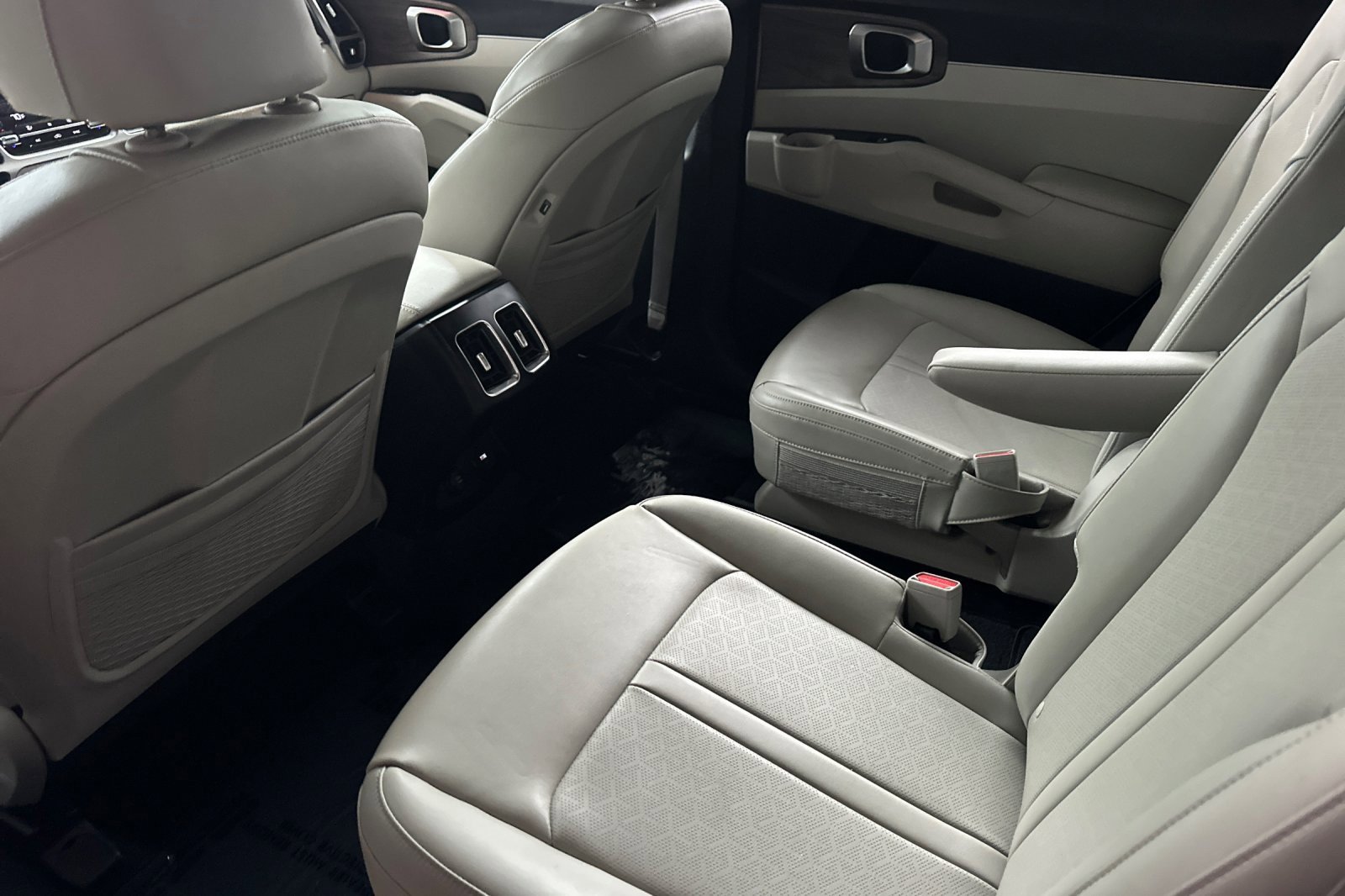 Used 2022 Kia Sorento EX w/ Panoramic Sunroof Package image 14