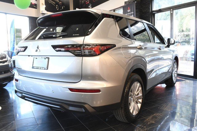 New 2026 Mitsubishi Outlander ES AWD/4WD image 13