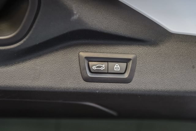 Used 2022 BMW X7 xDrive40i w/ M Sport Package AWD/4WD image 12