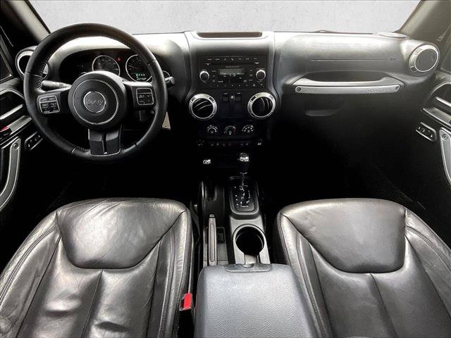 Used 2018 Jeep Wrangler Sahara w/ Connectivity Group AWD/4WD image 15