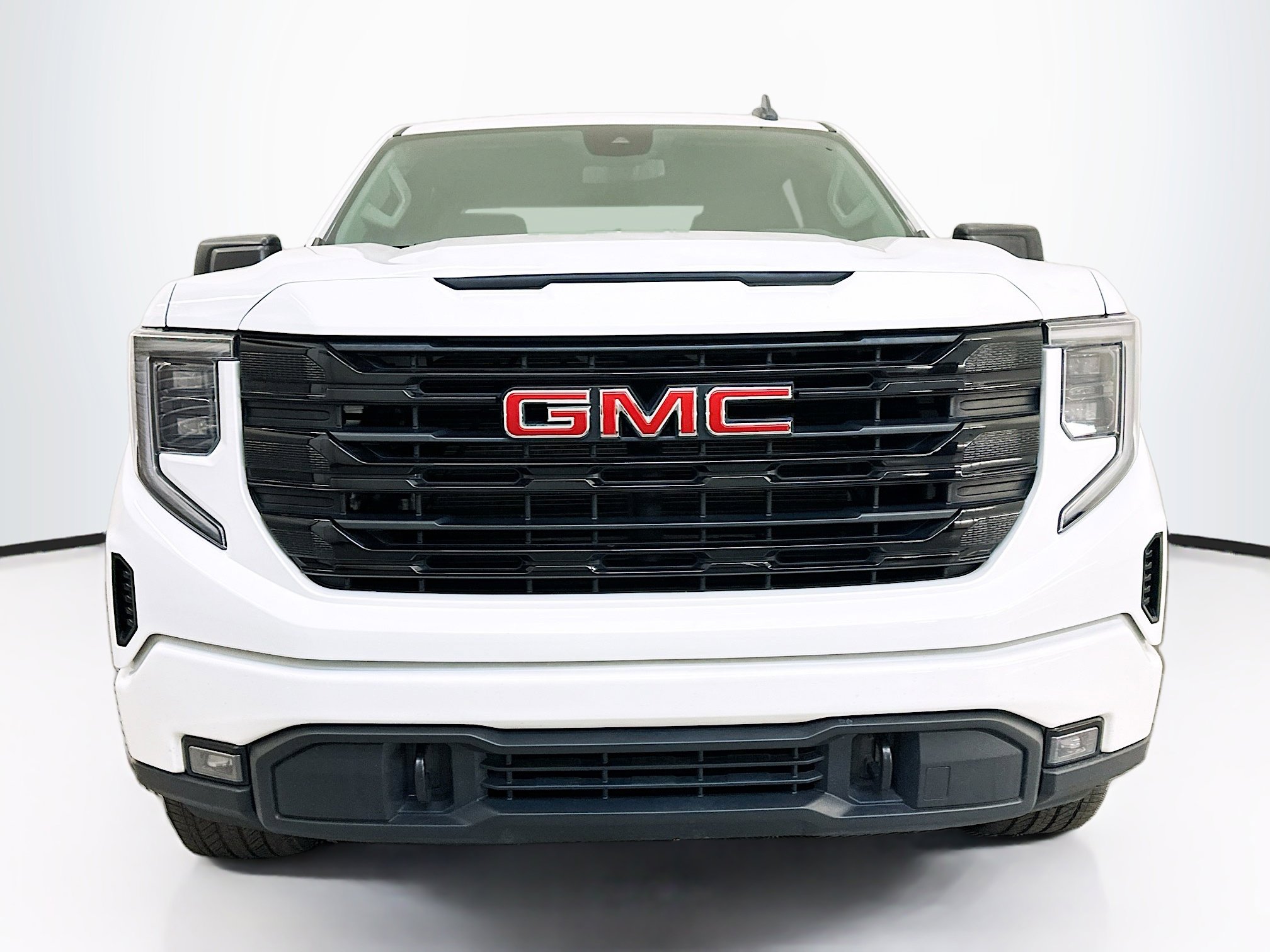 Used 2024 GMC Sierra 1500 Elevation image 2