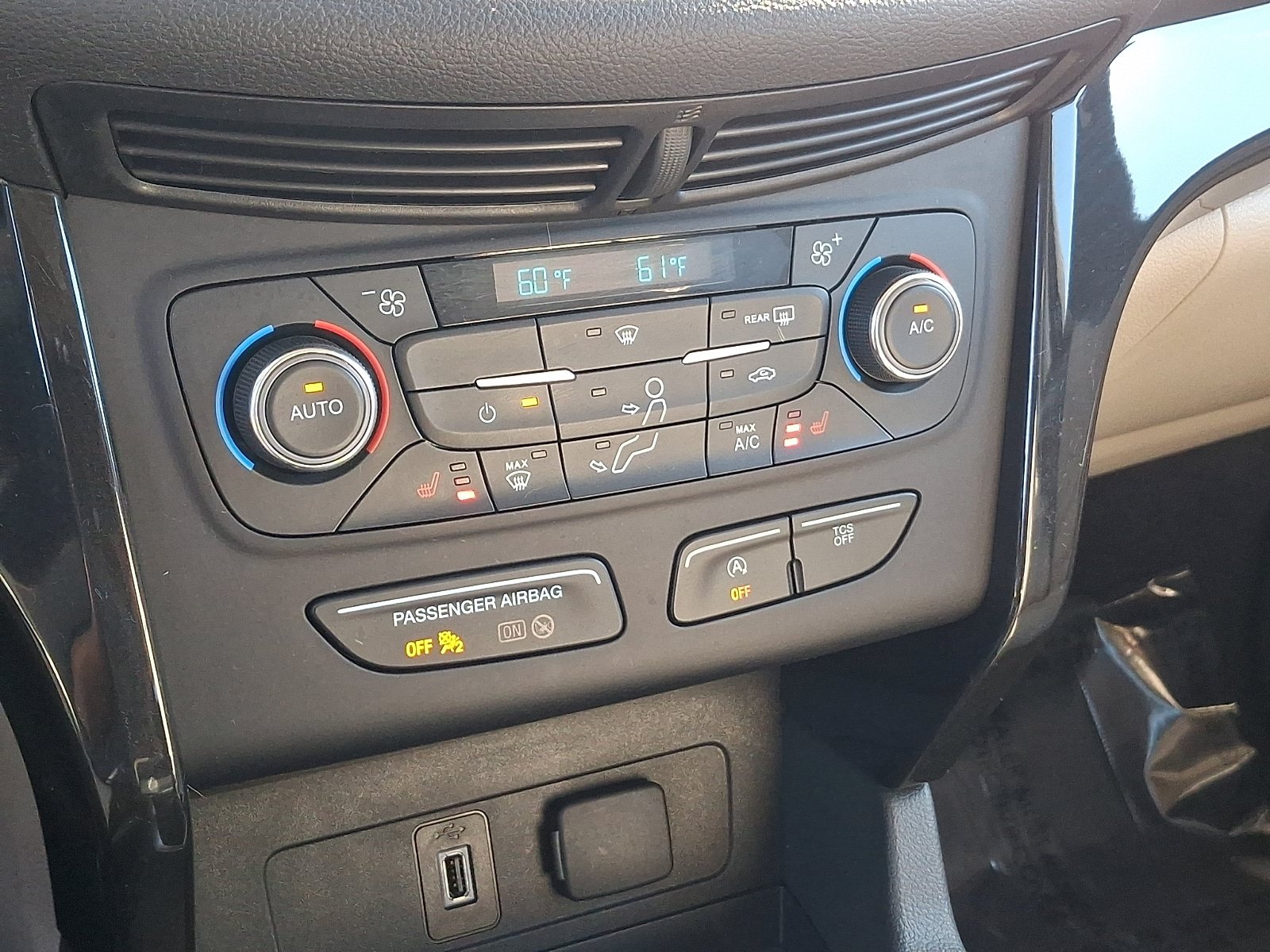 Used 2017 Ford Escape Titanium FWD image 14