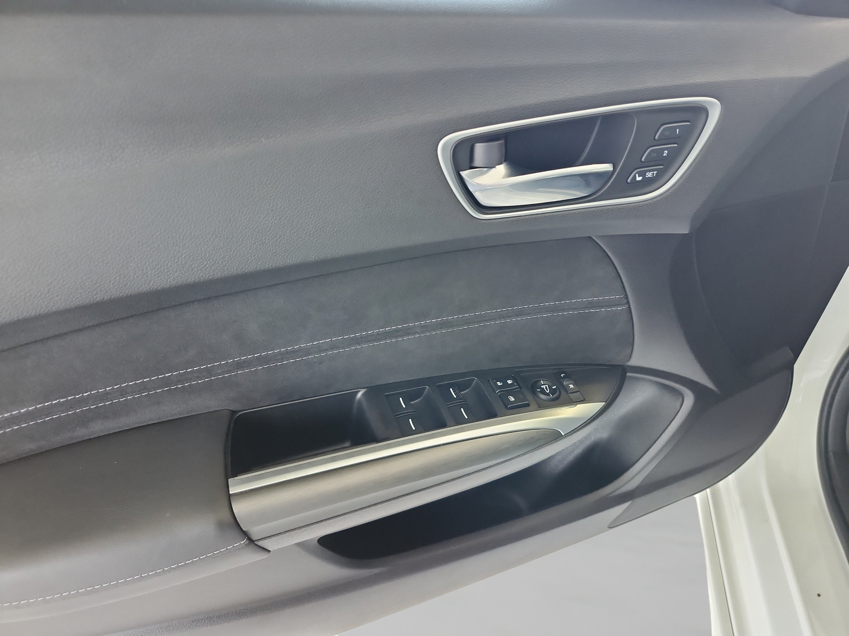 Used 2018 Acura TLX w/ Technology & A-SPEC Package FWD image 17