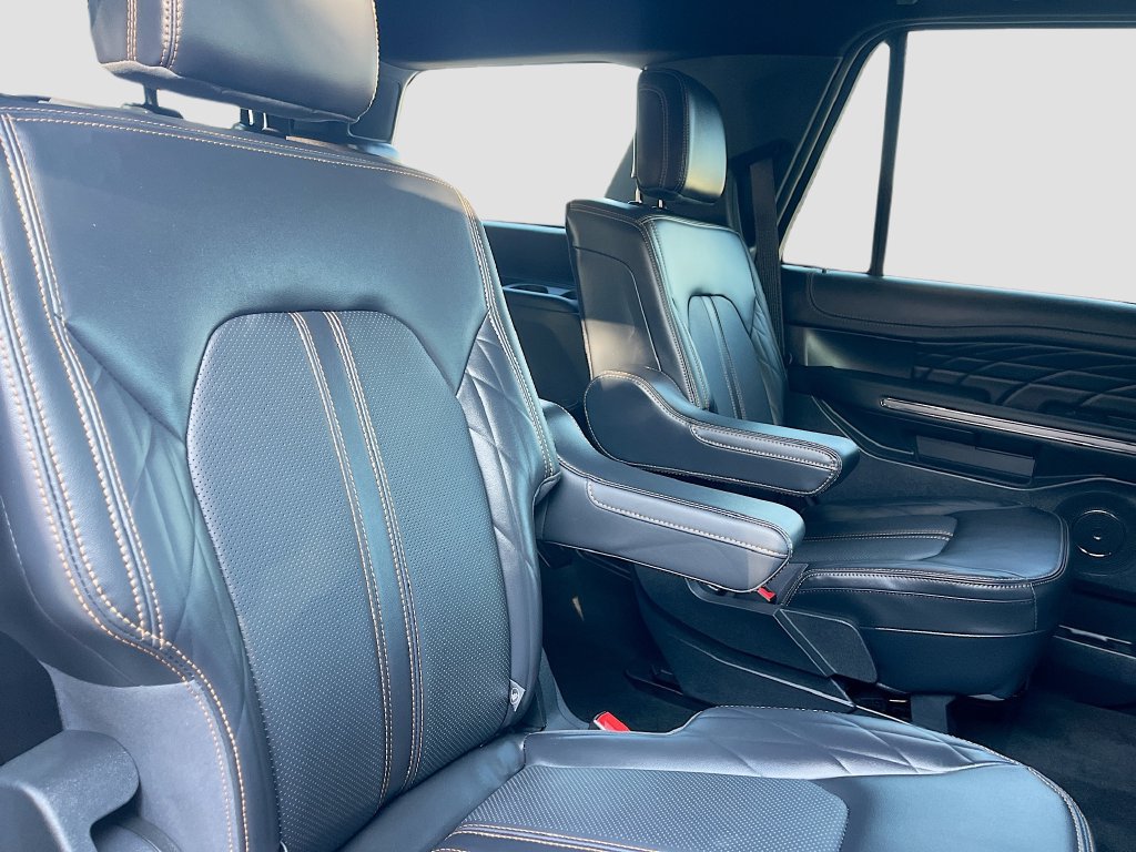 Used 2024 Ford Expedition Platinum RWD image 30