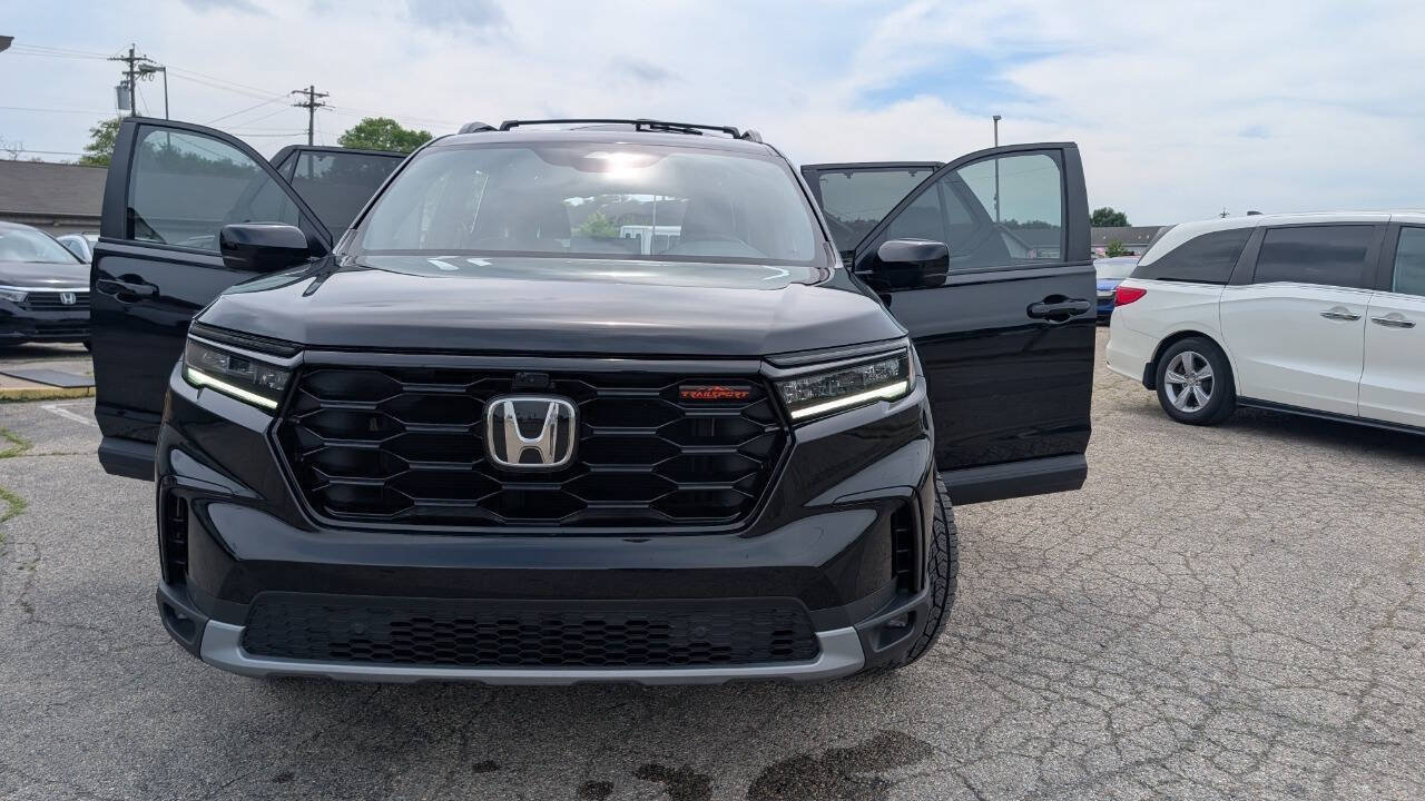 Used 2025 Honda Pilot TrailSport image 12