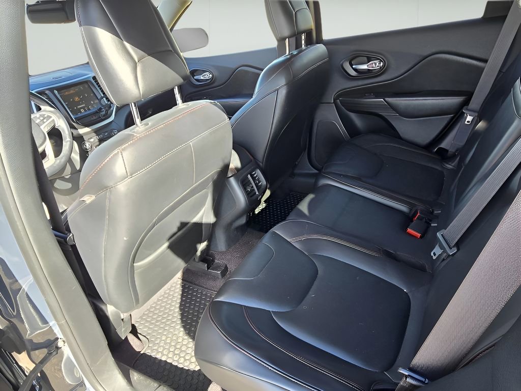 Used 2016 Jeep Cherokee Trailhawk w/ Comfort/Convenience Group image 15