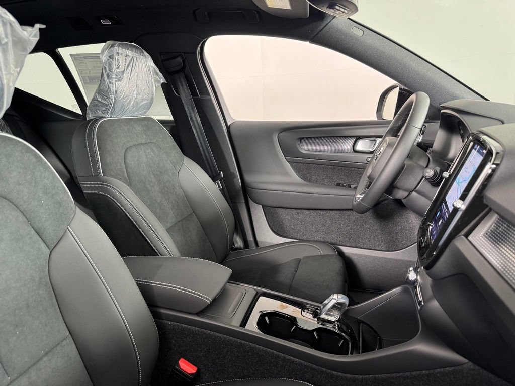 New 2026 Volvo EX40 Ultra AWD/4WD image 2