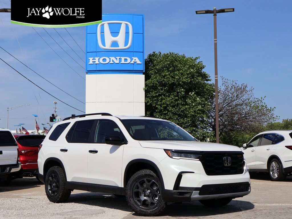 New 2025 Honda Pilot TrailSport image 1